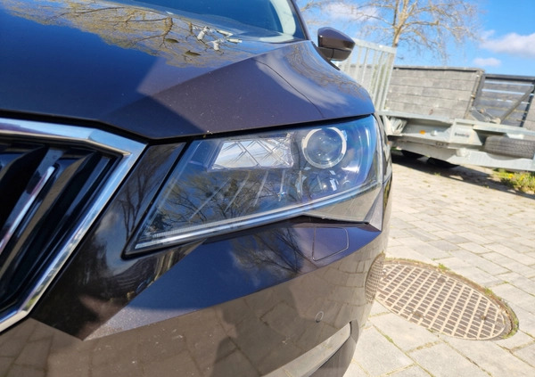 Skoda Superb cena 69900 przebieg: 150000, rok produkcji 2016 z Kamieńsk małe 277